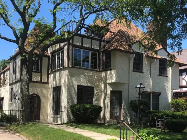 5151 N Lake Dr, Milwaukee, WI 53217