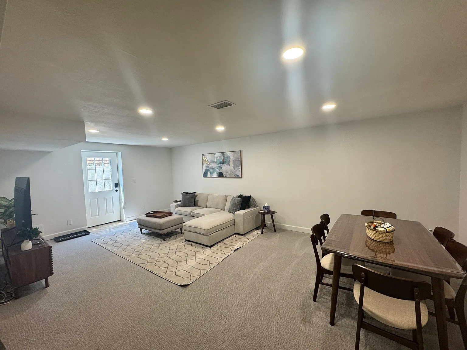 2 bed, 1930 sqft, $2,400 — Photo 2
