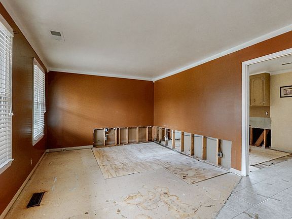 3rd image of 445 Owendale Dr