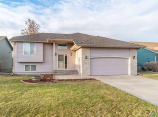 4305 E 37th St, Sioux Falls, SD 57103