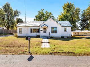 1203 W Ash St, El Reno, OK 73036