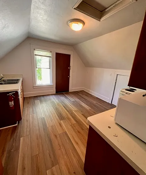 1024 Hayes Ave #2 — Photo 2