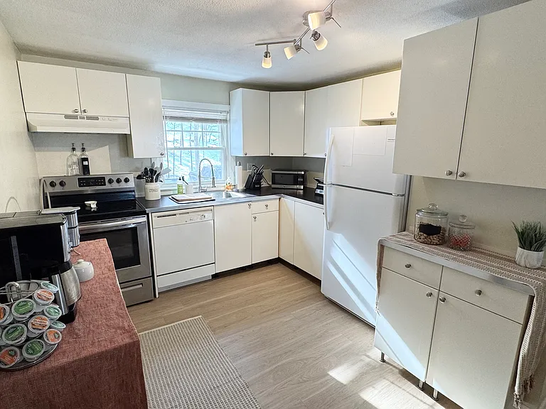 33 Mullin Ave #2 — Photo 9