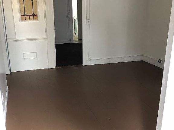3rd image of 3023 Imperial Ave