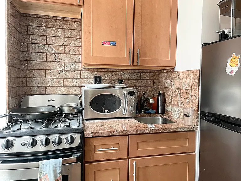 121 E 31st St #9C — Photo 6