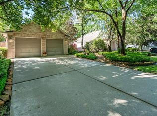 27 E Honey Grove Pl, Spring, TX 77382