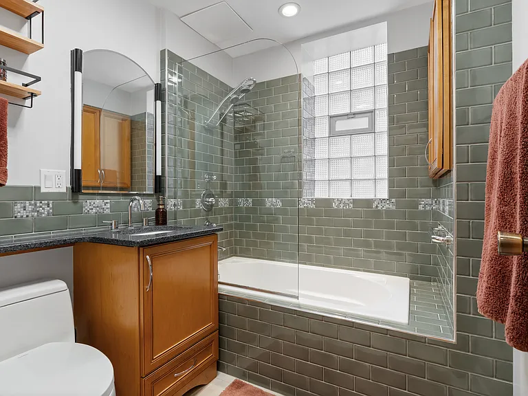 3139 N Hamlin Ave #1 — Photo 8
