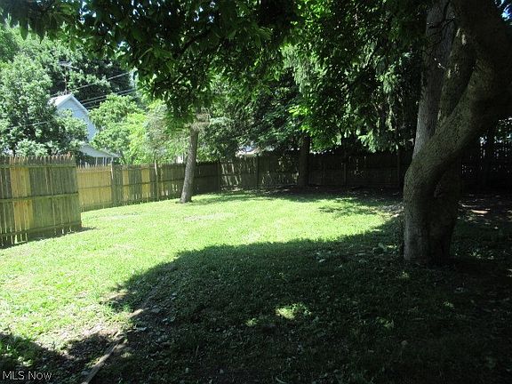 4th image of 365 E Archwood Ave