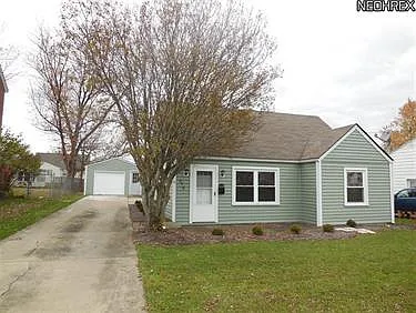 456 Wesley Ave photo 1