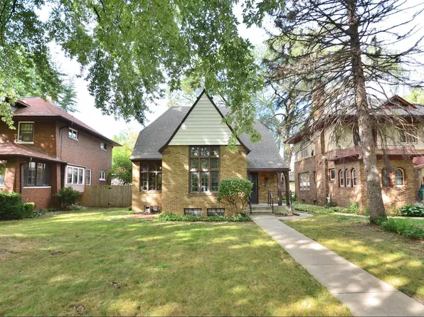 2765 North Grant BOULEVARD, Milwaukee, WI 53210