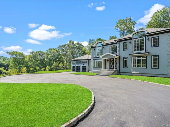 23 Woodbury Road, Woodbury, NY 11797