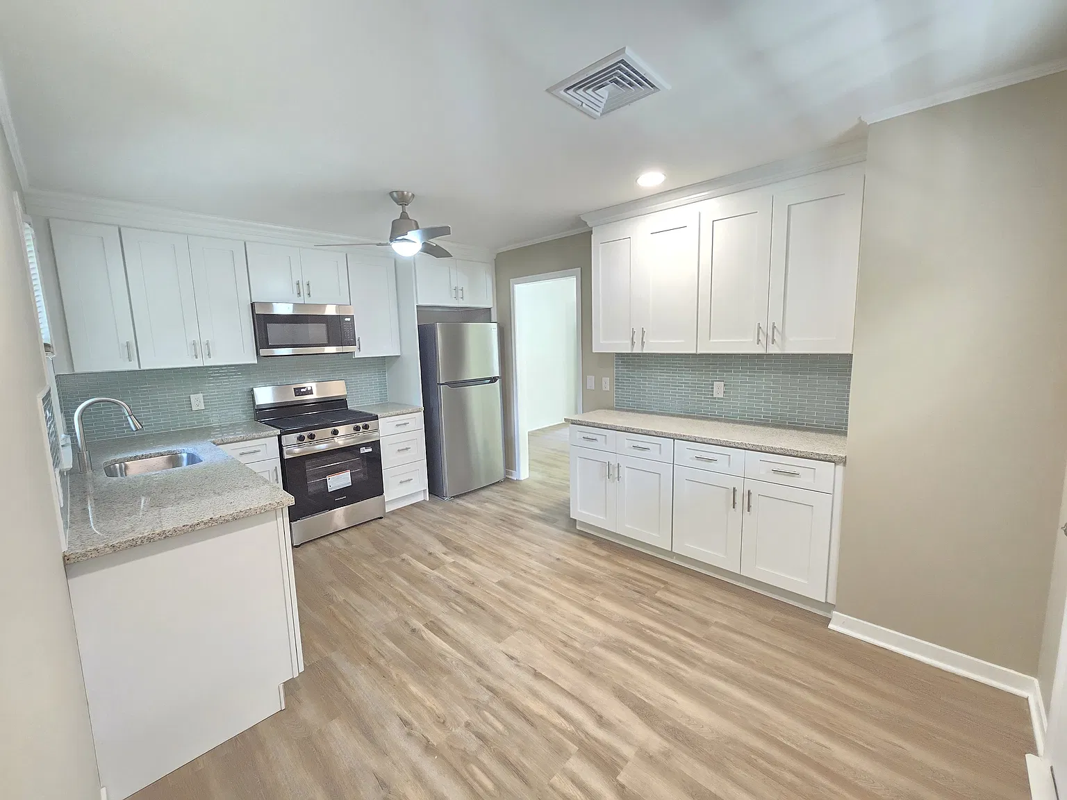3 bed, 1350 sqft, $4,400 — Photo 1
