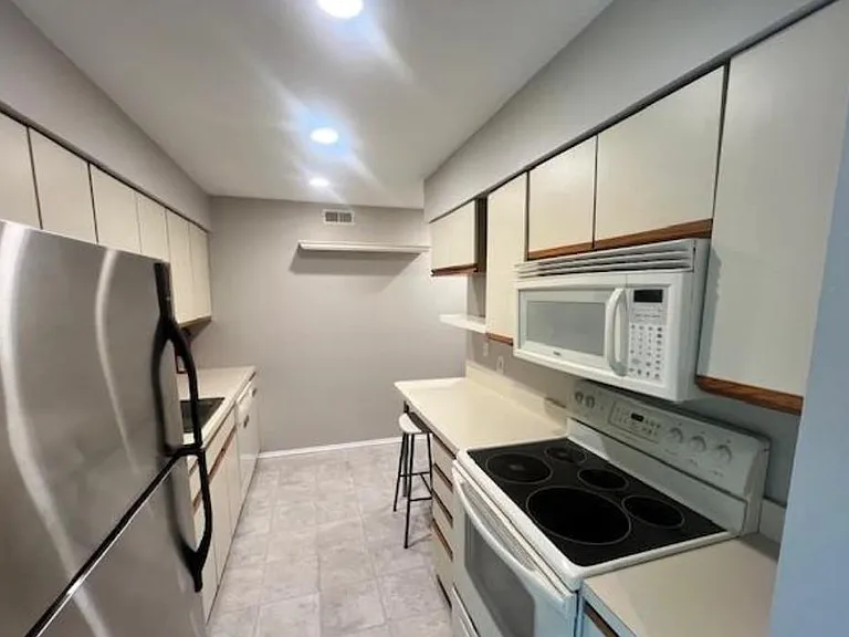 106B Cypress Point Cir #B — Photo 3