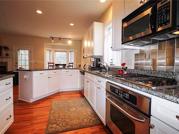 2nd image of 6 Fairchild Ln