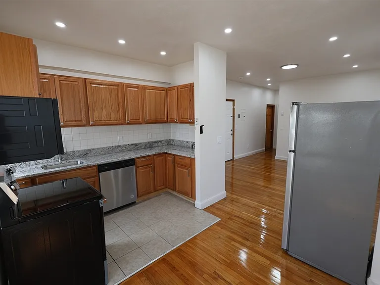 1 Kenilworth St #2 — Photo 2