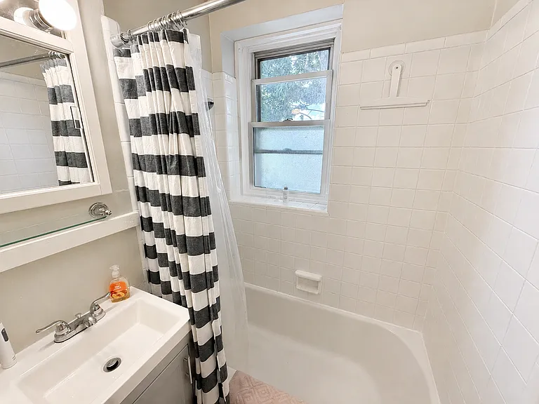135 Farragut Rd #18 — Photo 9