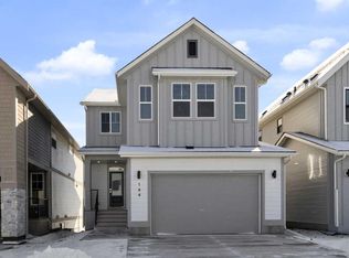 144 NW Copperhead Rd SE, Calgary, AB T2Z5G9