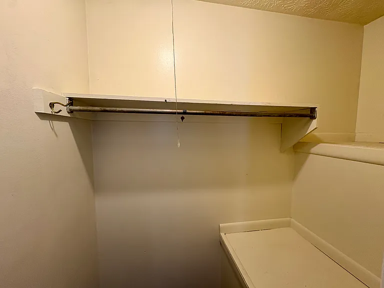 2415 Glenmawr Ave — Photo 15