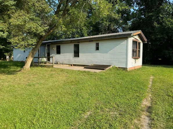 701 Parkwood Dr, Six Lakes, MI 48886