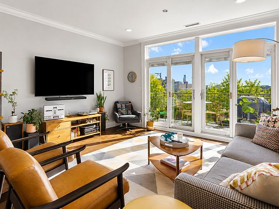 3rd image of 1155 W Armitage Ave APT 301