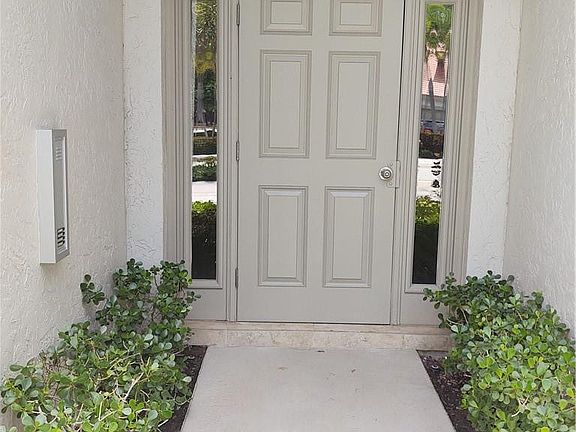 3rd image of 5801 Coach House Cir APT B