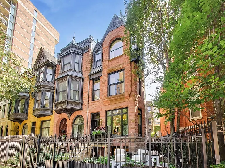 45 E Division St — Photo 3