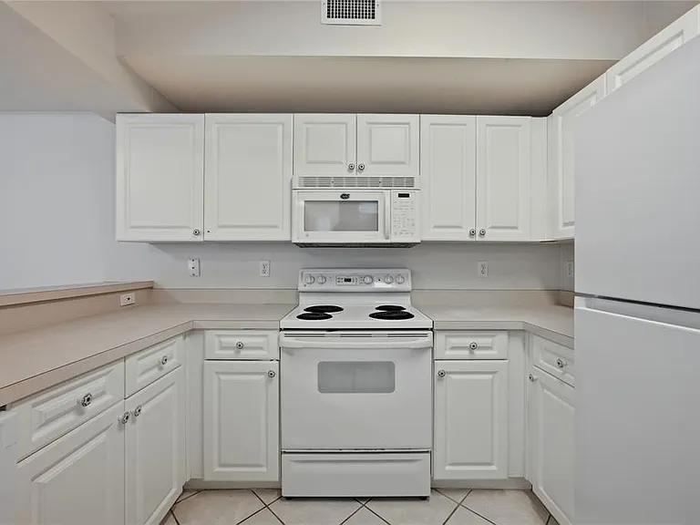 350 NW 50th Blvd #350 — Photo 11