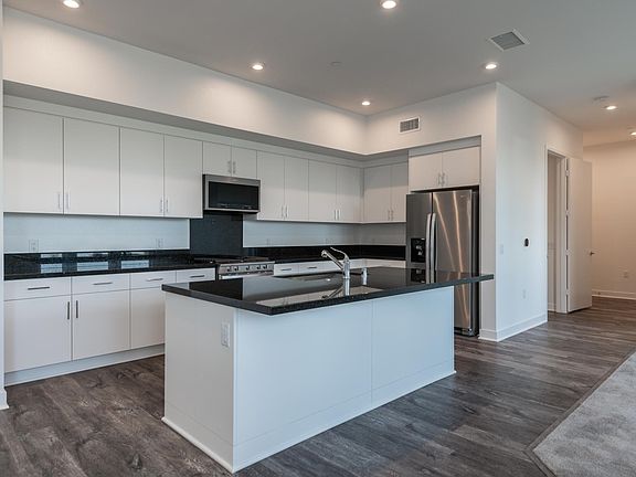 5th image of 1326 S Urbana St #1326