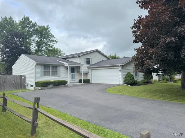 8467 Torchwood Ln, Cicero, NY 13039