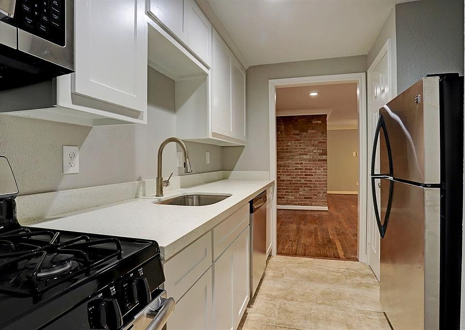 1st image of 2643 Greenbriar Dr APT 3