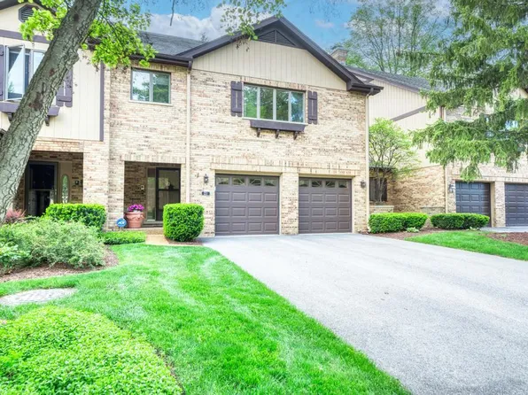 21 Country Club Dr, Bloomingdale, IL 60108