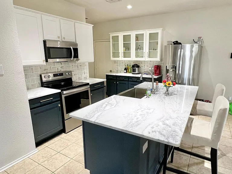 925 Jamie Dr — Photo 2