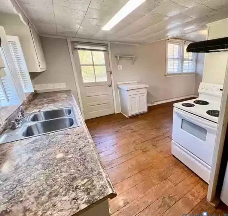 406 Custis St