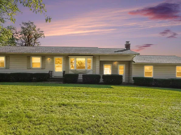 8209 Smythe Rd, Manchester, MI 48158
