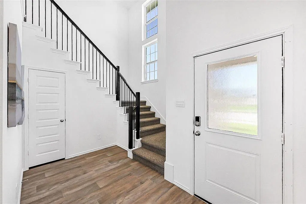 5 bed, 4.0 bath, $3,200 — Photo 3