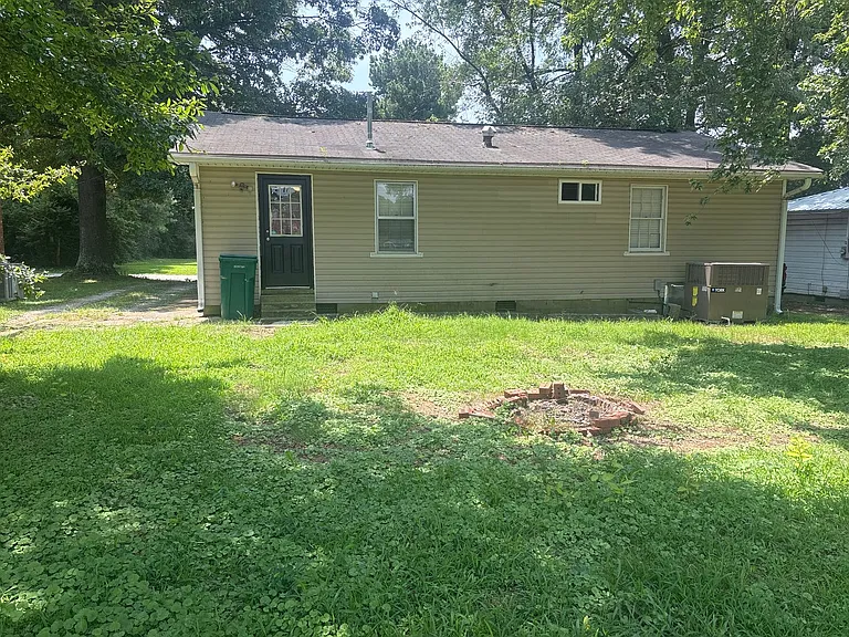 5032 Anderson St — Photo 11