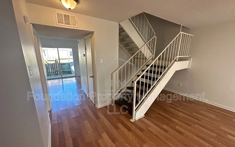 2 bed, 1.5 bath, 1354 sqft, $997 — Photo 4
