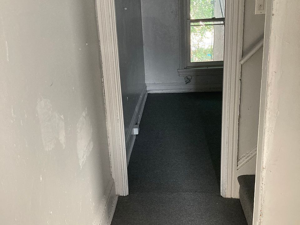 1st image of 929 Green St