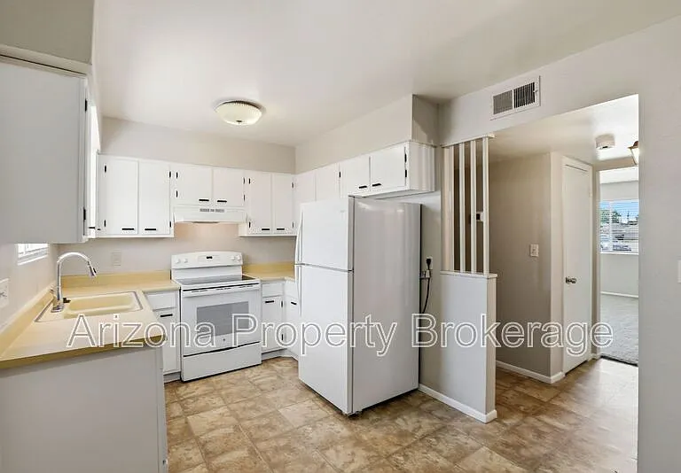 3934 E Piccadilly Rd #9 — Photo 1