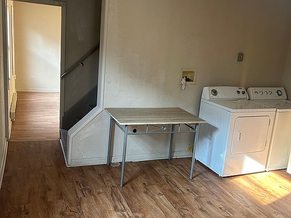 3rd image of 54 Diamond Ave #1/2