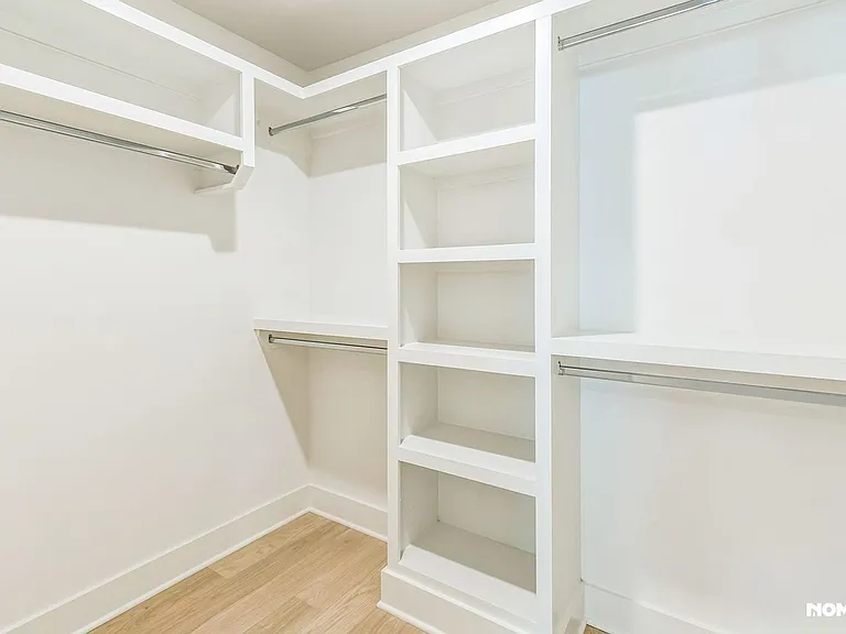 550 Markham St #10 — Photo 4