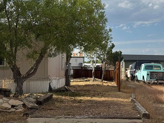 3rd image of 62 Twin Creek St