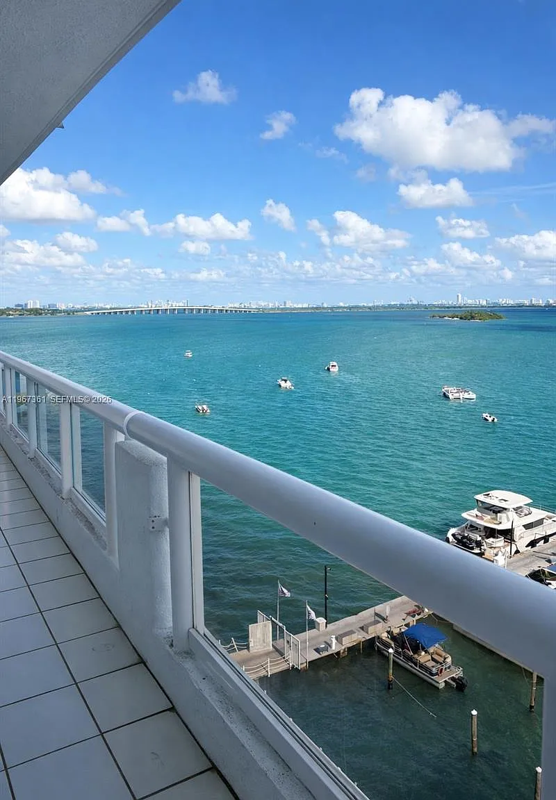 Venetia Condo — Photo 1
