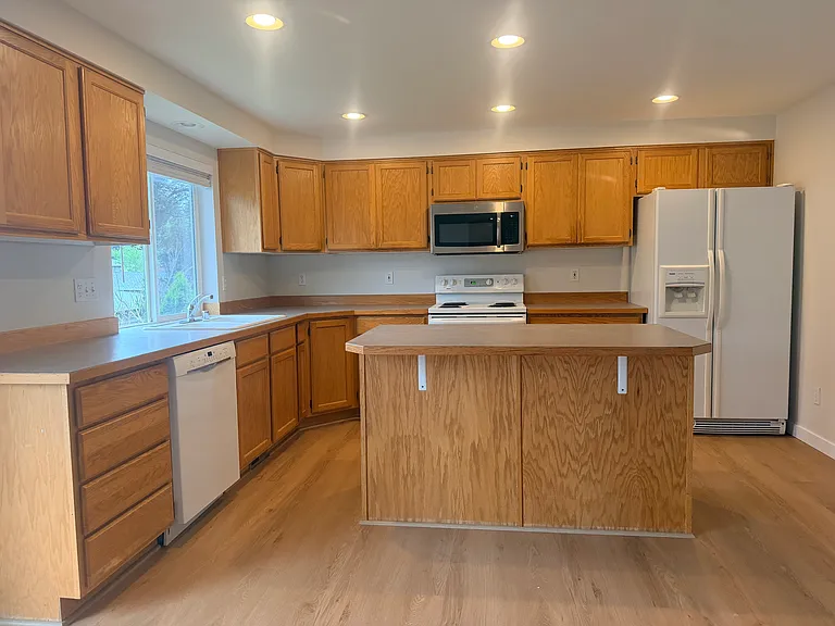 1819 Dayton Ave NE — Photo 11