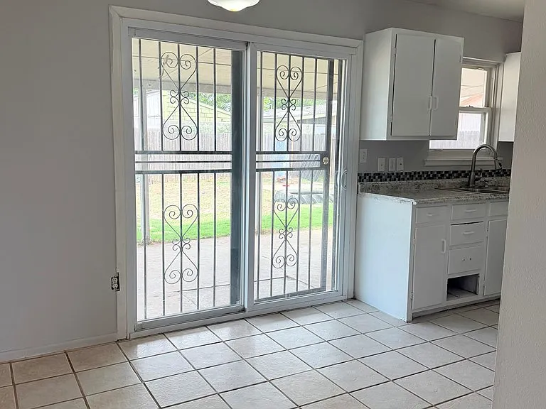 1804 Cord St — Photo 7
