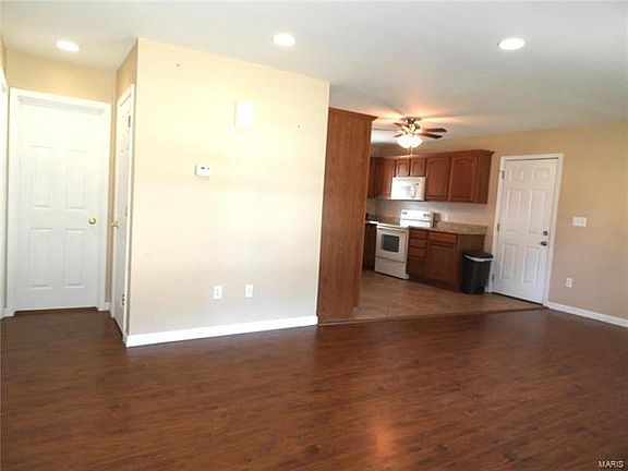 3rd image of 1412 Cypress Dr