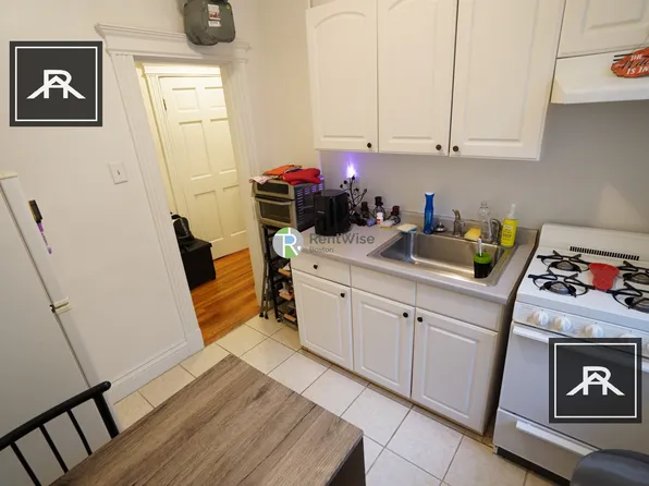 8 Camelot Ct, Brighton, MA