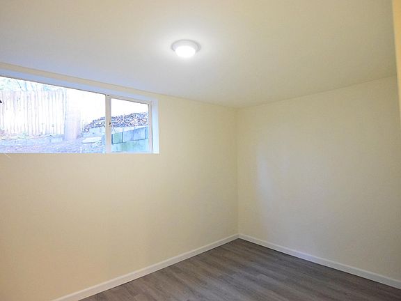 downstairs bonus room, could be used as 2nd bedroom