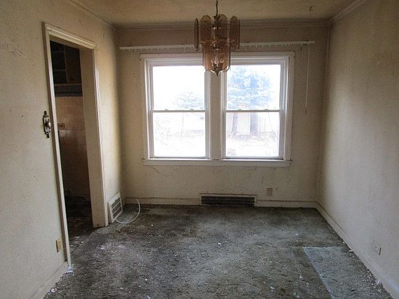 3rd image of 7916 S Jeffery Blvd