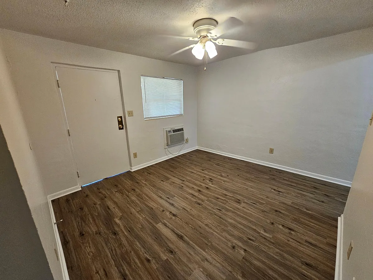 Building Photo - 140 W Palmer Ave #4